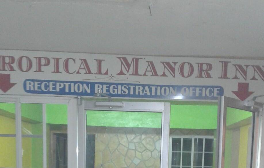 Tropical Manor Inn Half-Way-Tree คิงส์ตัน ภายนอก รูปภาพ